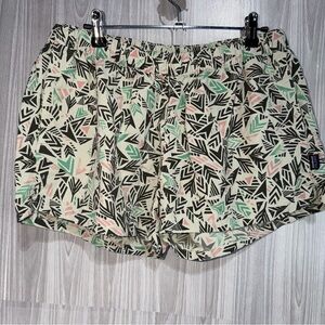 Patagonia Barely Baggies‎ Green Multi Geo Printed Women’s Shorts Size L Outdoor